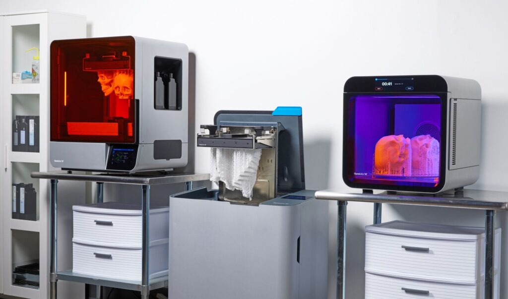 Formlabs Form 4L Complete Package – leistungsstarker großformatiger SLA-Resindruck mit hoher Geschwindigkeit, breiter Materialvielfalt und durchgängiger Prozesskette vom Druck bis zur Nachbearbeitung