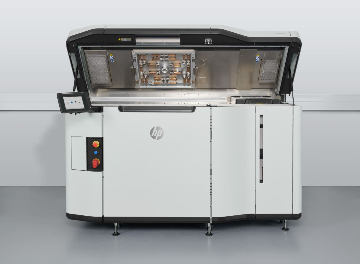 HP Jet Fusion 3D Drucker für präzise, nachhaltige und effiziente additive Fertigung von Kunststoffteilen.