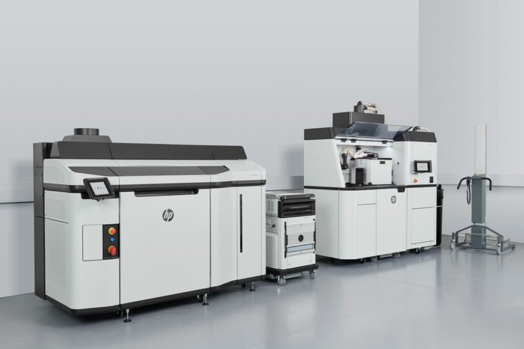 Das HP Jet Fusion System HP Jet Fusion System – Integrierte 3D-Drucklösung mit Drucker, Processing Station und Materialmanagement für effiziente additive Fertigung.