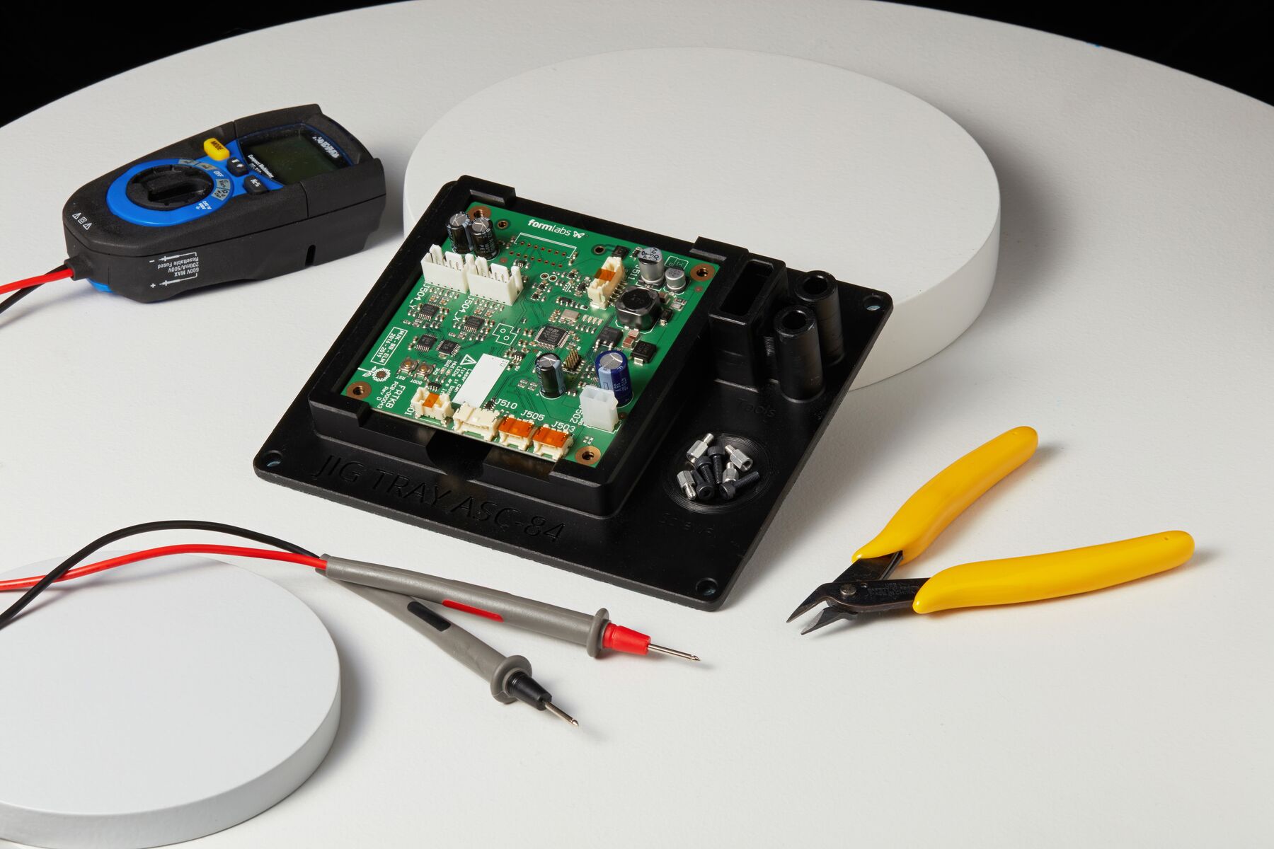 ESD Resin – elektrostatisch ableitfähiges Material für technische Bauteile Formlabs ESD Resin – elektrostatisch ableitfähiges SLA-3D-Druckmaterial für industrielle Anwendungen