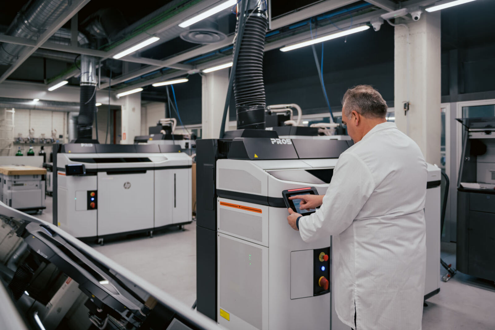 HP Jet Fusion 5200 3D Produktionsdrucker im Einsatz in der Fertigung