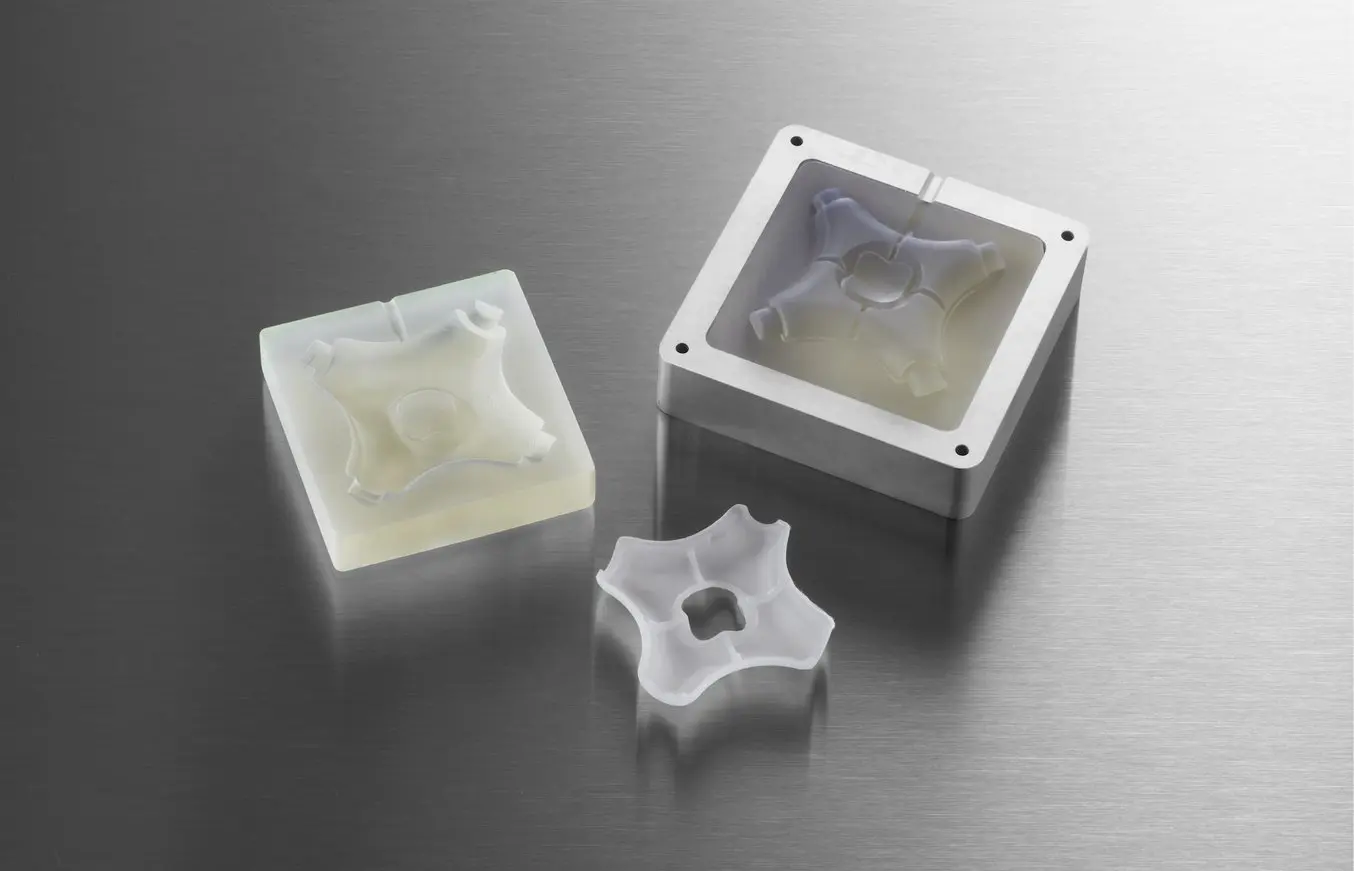 Spritzgussform aus dem 3D Drucker erzeugt mit einem Rapid Tooling Konfigurator